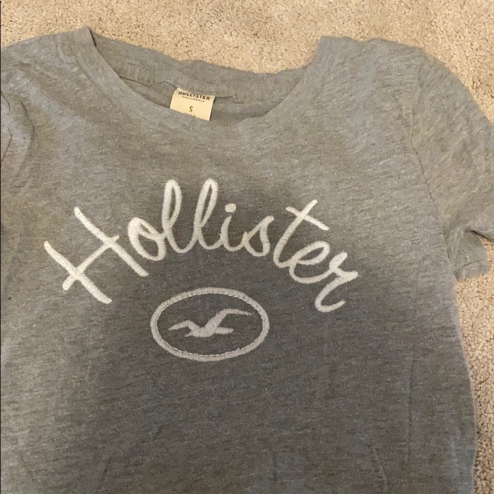 short sleeve hollister tee!